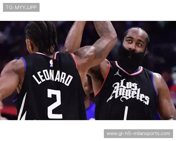 哈登突破上篮，快船进攻如流水：场内外的训练同频共振