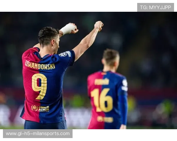 巴萨球迷起争议：莱万为什么能留？