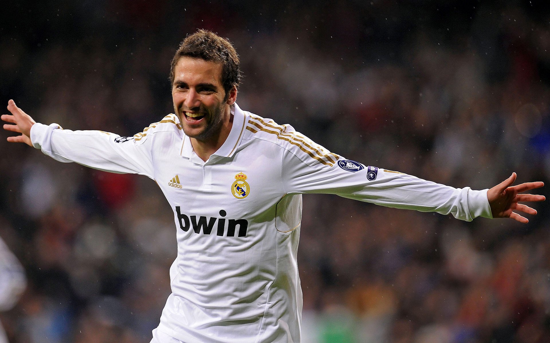 哈登表示快船需要保持攻守两端冷静，哈登对快船神进球